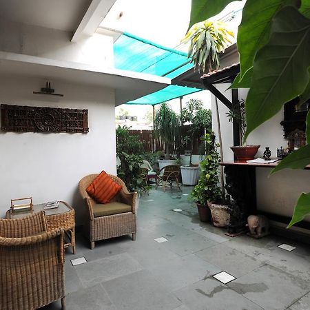 Master Bed And Breakfast New Delhi Buitenkant foto
