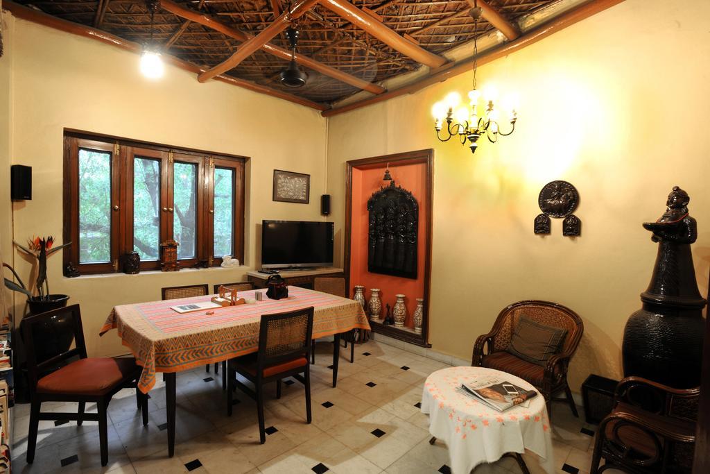 Master Bed And Breakfast New Delhi Buitenkant foto
